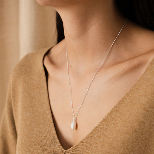 Bold Pearl Pendant Necklace