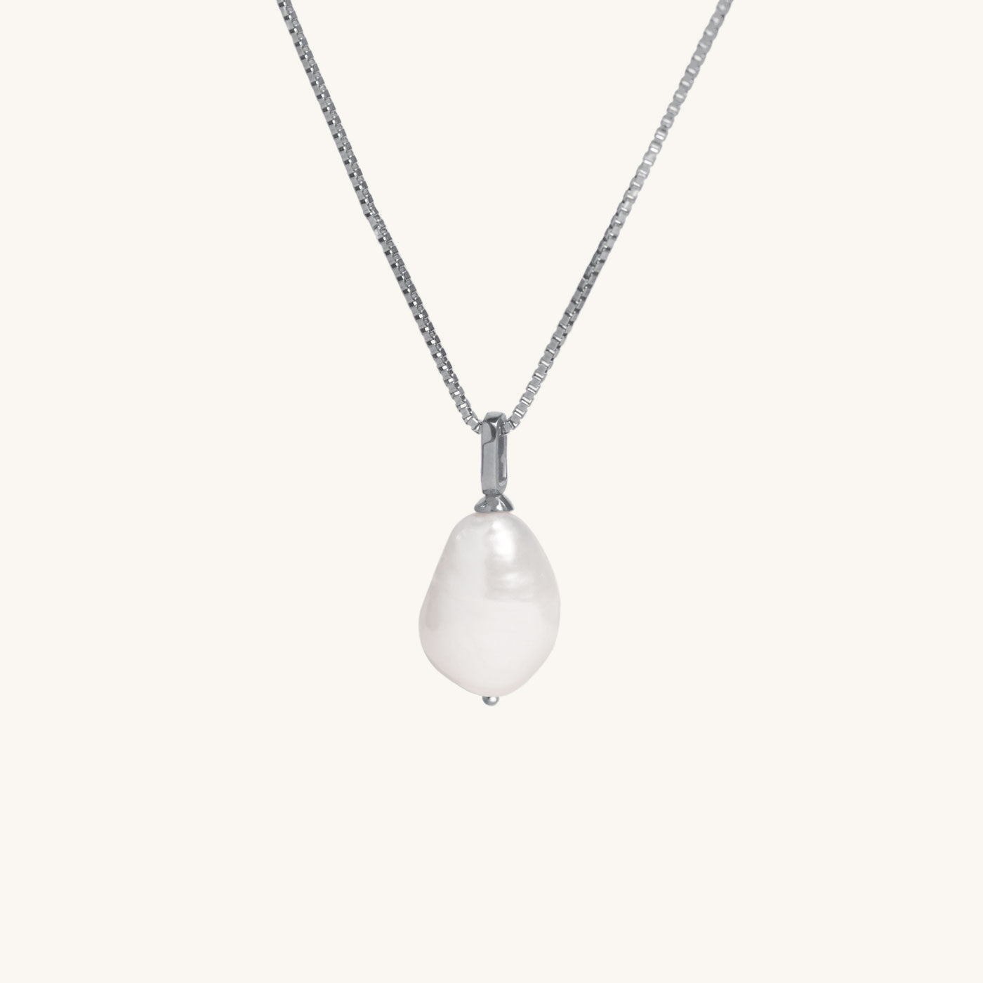 Bold Pearl Pendant Necklace